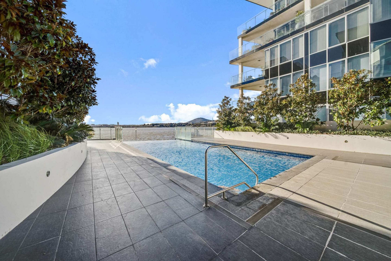 Primary image, Canberra Lakefront 2-bed With Pool,, Canberra
