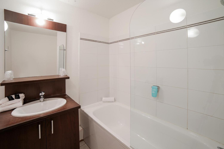 Bathroom, Appart'City Classic Bordeaux Saint Jean d'Illac, Gironde