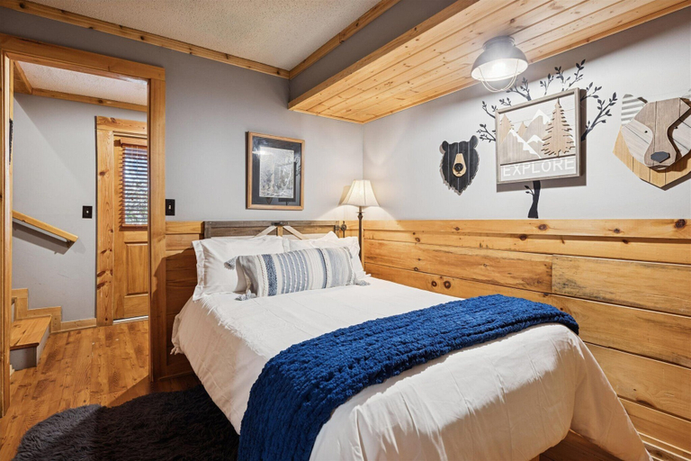 Room 3, Firefly Holler by Beyond Expectations w Hot Tub, Sevier