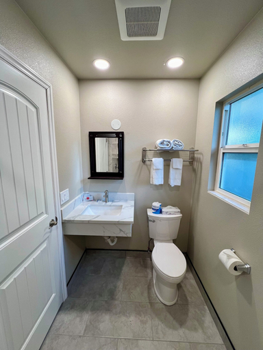 Bathroom 5, Travelers Inn Eugene University, Lane