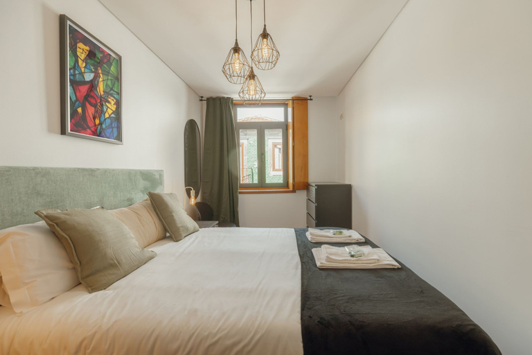 Room 3, Modern Terrace 2BD Apartment by Vacationy, Porto