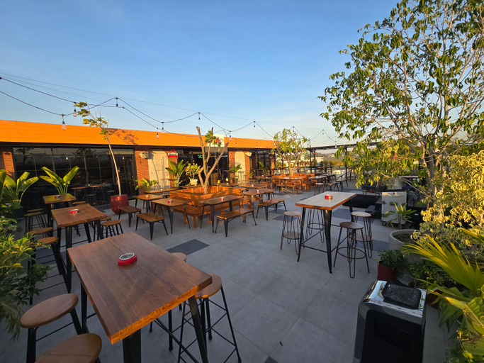 Food & Drinks 2, Kaloka Airport Sumbawa, Sumbawa