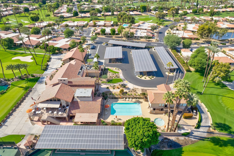 Room 2, Designer Seville Condo w Golf Mountain Views, Riverside