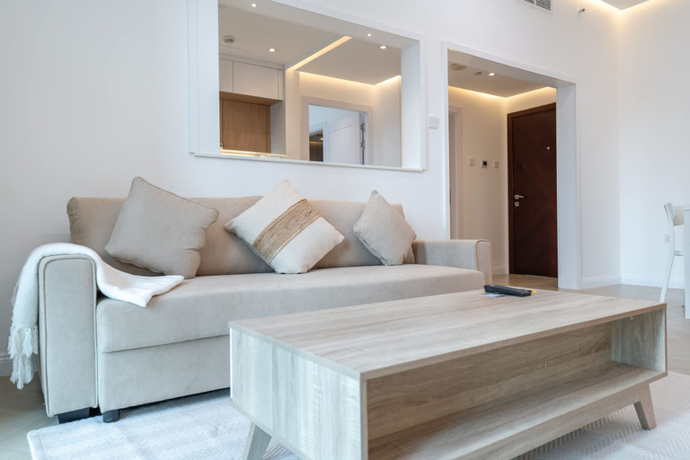 Room 4, A Fabulous 1 Bedroom Apartment in Marina Pinnacle, Dubai