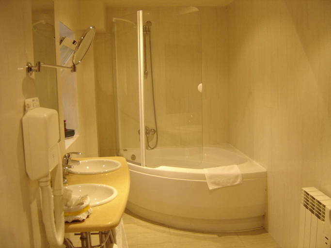 Bathroom 4, Aranda, Burgos