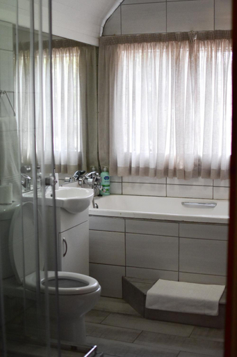 Bathroom 5, Hobbit Boutique Hotel, Mangaung