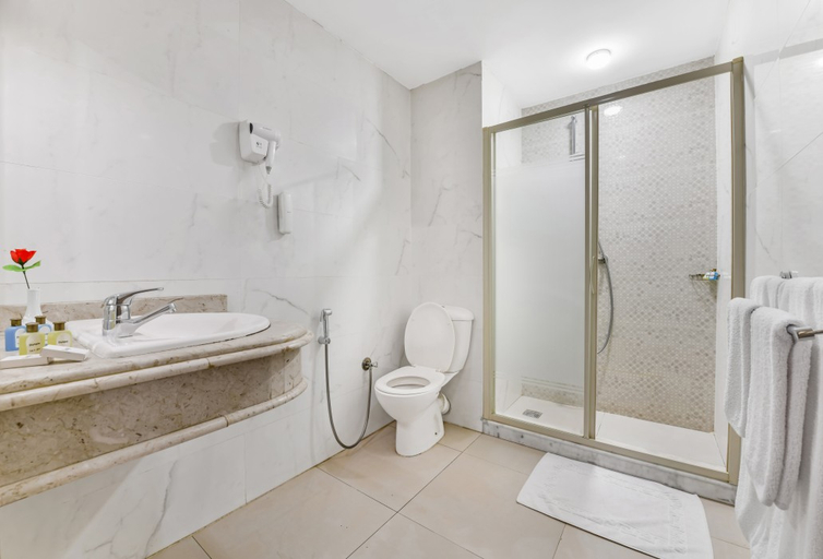 Bathroom 3, Aura Inn Tiba Pyramids Hotel, Al-Ahram