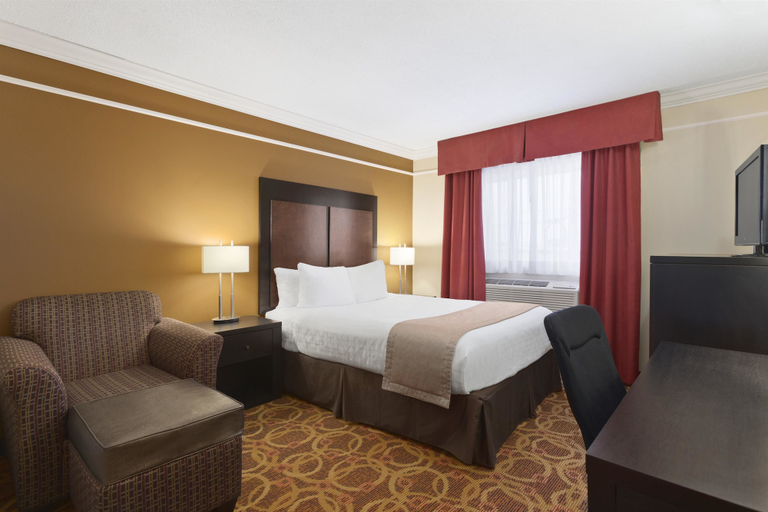 Bedroom 3, Travelodge by Wyndham Meadow Lake, Division No. 17