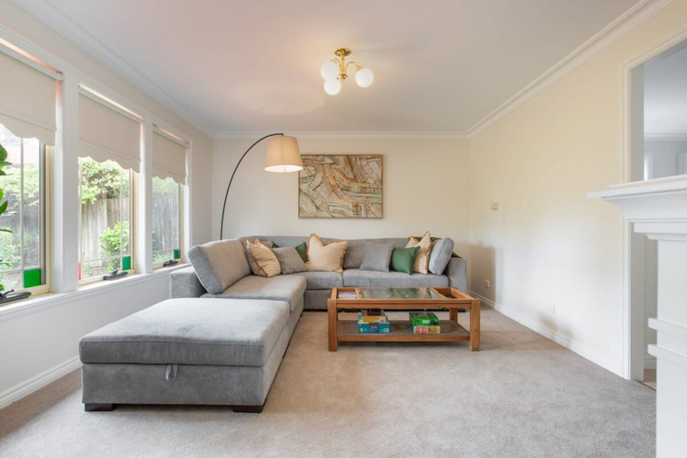 Living room 4, Stunning Katoomba Home With Lush Garden&playground, Blue Mountains