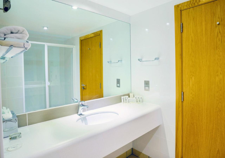 Bathroom 4, Louis Fitzgerald Hotel, Dublin
