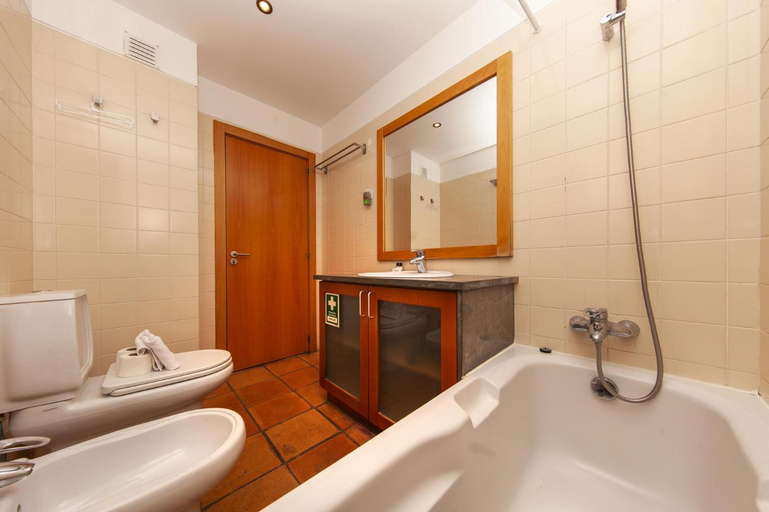 Bathroom, A11 - MarinaPark Hill Beach Apartment, Lagos