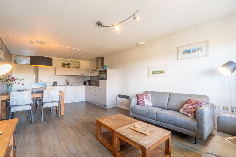 Living room 4, Comfortable 4-person Apartment With Terrace and View, Texel