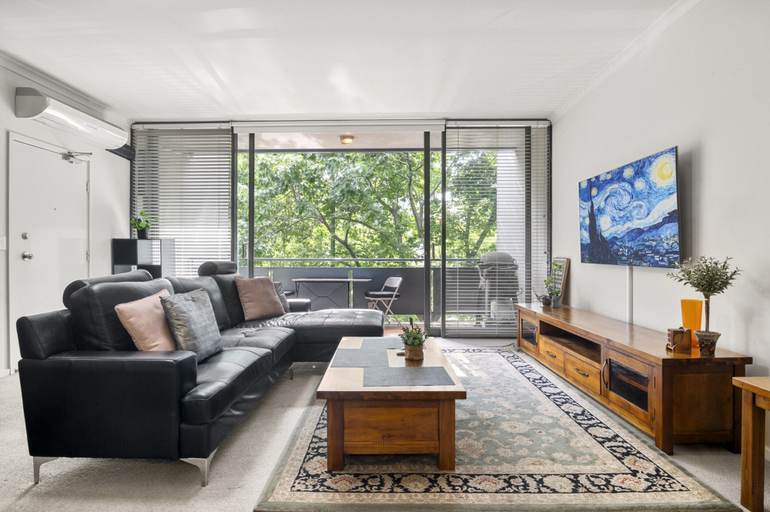 Living room 3, Central 2-bed Pad With Tennis Court,, Melbourne
