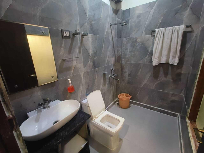 Bathroom 5, Hotel Bhoomi Palace & Restaurant, Agra