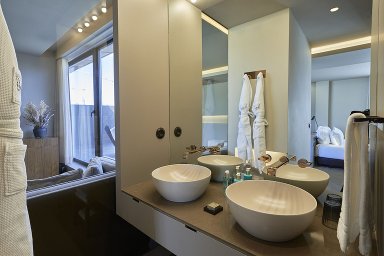 Bathroom 4, PortoBay Hotel Teatro, Porto