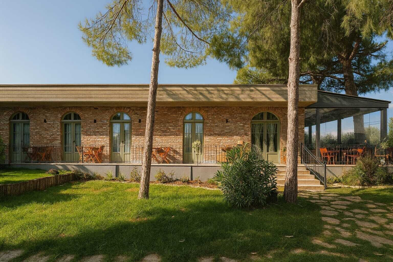 Exterior & Views