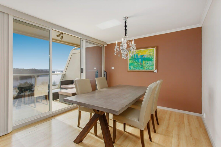 Others 4, 2-Bed Unit with Balcony, BBQ & Stunning Lake Views, Canberra