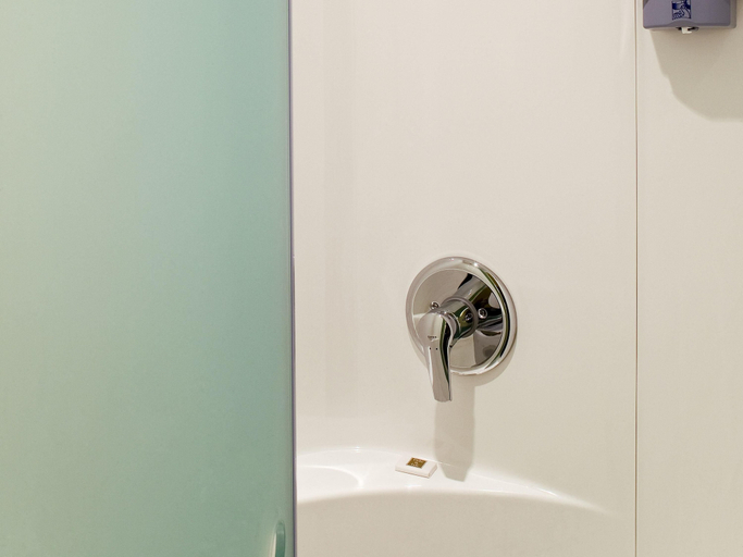 Bathroom 5, ibis budget Birmingham Centre, Birmingham