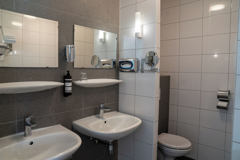 Bathroom 4, Het Hart van Weesp, Weesp