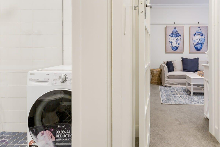 Bathroom 3, Art Deco Apartment Meters Away From The Beach, Sydney