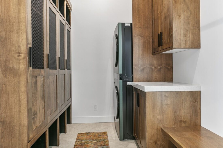 Interior 2, 9005B - Luxury Two Bedroom + Den 2 Home, Salt Lake