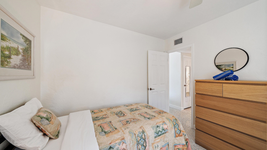 Room 3, Siesta Treasure #4 2 Bedroom Condo, Sarasota