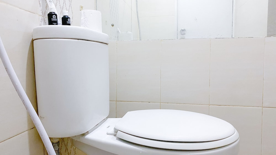 Bathroom 4, Good Deal And Relaxing 2Br Green Pramuka City Apartment, Jakarta Pusat