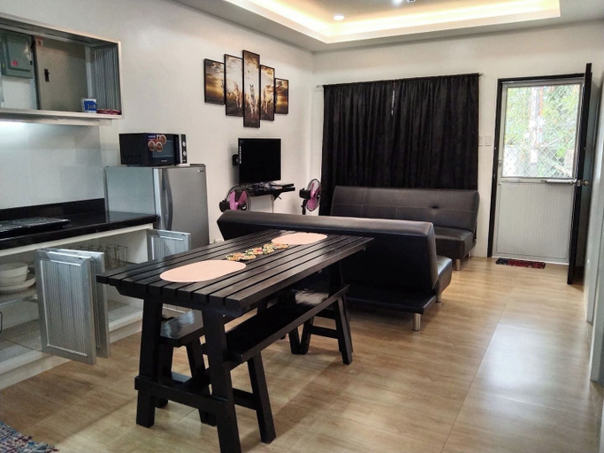 Living area 3, 3 x 2BR each good for 12pax 3km to beach, Nasugbu