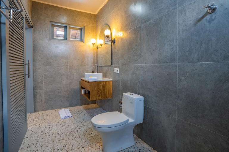 Bathroom 4, The Peacock Inn Ubud, Gianyar