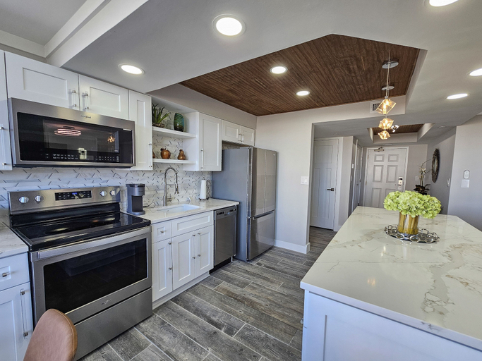 Private kitchen 4, Superbly Updated Ocean View Condo, 303 Brighton, Full Access 3 Bedroom Condo, Horry