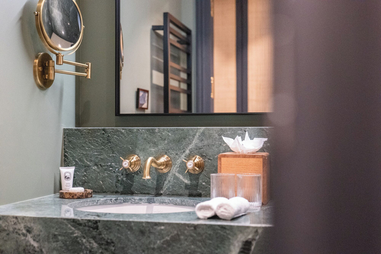 Bathroom 5, Le Fitz Roy, Savoie