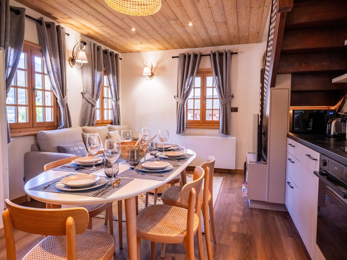 5, Cozy Chalet 3BR6P with Balcony - Megeve, Haute-Savoie