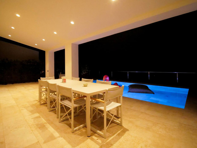 Room 3, Villa 16 Dh rmi 8BR With Private Pool, Vlorës