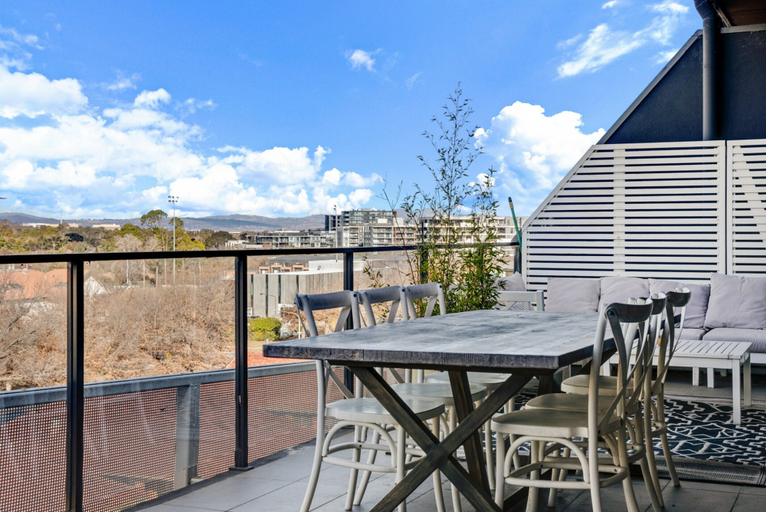 Balcony 2, Mountain View City Center Apartment With BBQ, Canberra