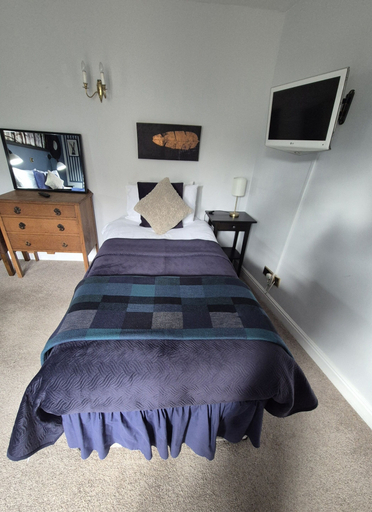 Bedroom 3, The Waltzing Weasel, Derbyshire