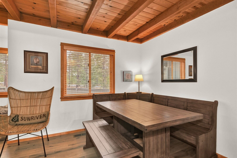 Dining 2, Otter 8 3 Bedroom Home, Deschutes