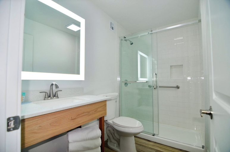 Bathroom 2, Hotel Monreale Express and Studios IDrive District, Orange