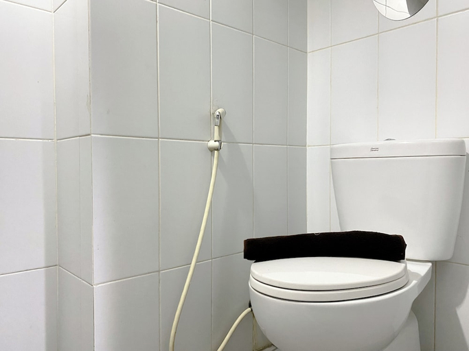 Bathroom 3, Cozy Living Studio Grand Sentraland Karawang Apartment, Karawang