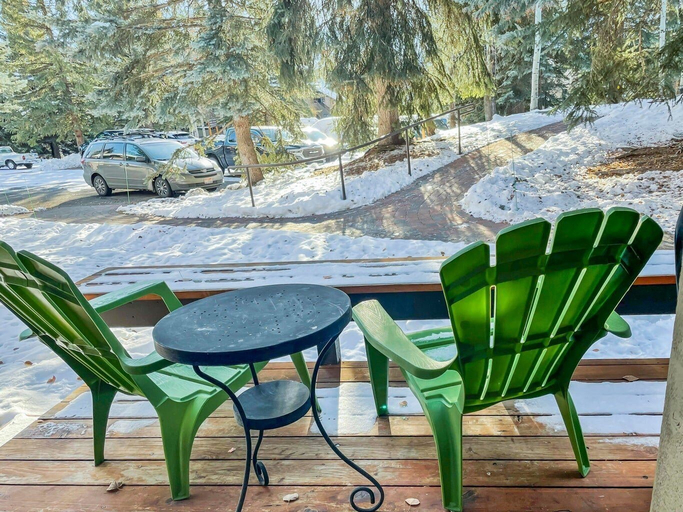 Outdoor dining 3, Elkhorn Bluff Condo + Complex & Resort Amenities, Blaine