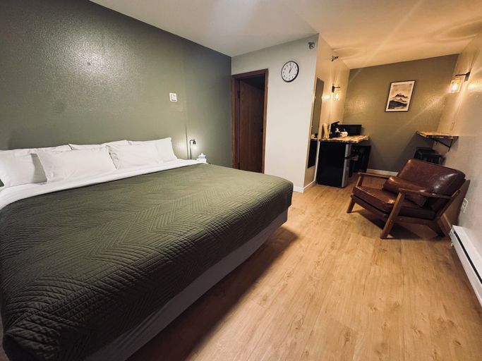 Bedroom 3, The Pioneer Motel, Matanuska-Susitna