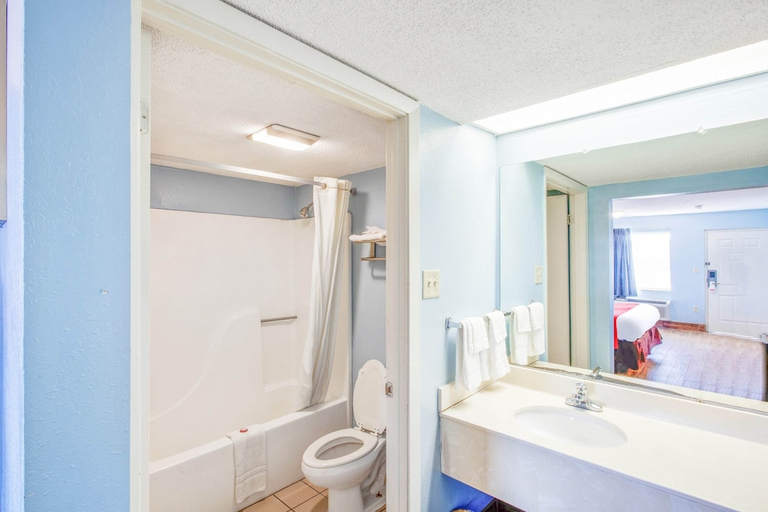 Bathroom 4, Rodeway Inn Richland - Jackson South, Rankin