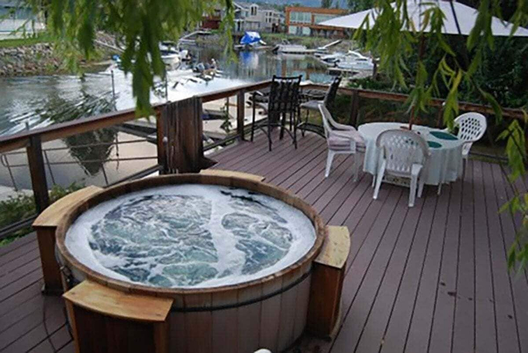 Outdoor dining 3, 1673 Venice Drive 4 Bedroom Home, El Dorado