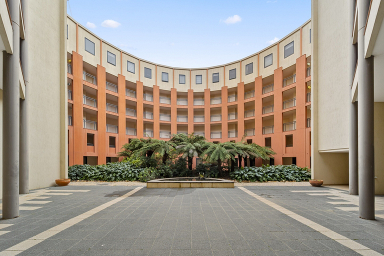 Property grounds 1, Loft-style CBD 1-bed With Rooftop Terrace & BBQ, Canberra