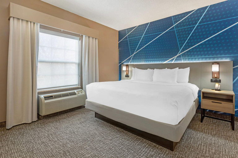 Bedroom 3, Comfort Suites East Brunswick - South River, Middlesex