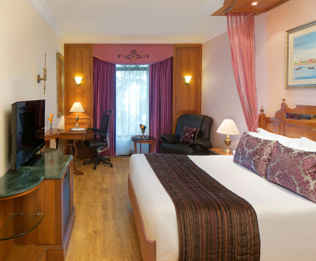 Bedroom 3, Radisson Blu Hotel & Suites GRT Chennai, Kancheepuram