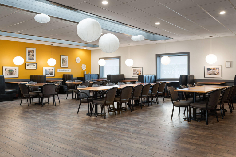 Food & Drinks 5, Travelodge by Wyndham Grande Prairie, Division No. 19