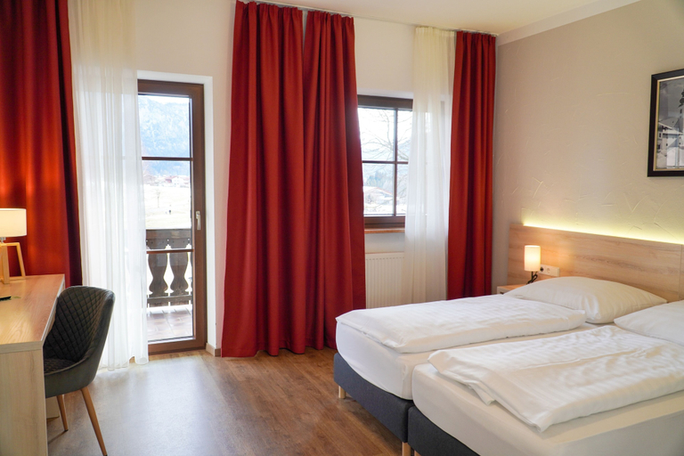 Bedroom 2, Landgasthof Schwarzberg, Traunstein