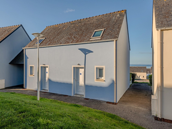 Primary image, Cosy seaside house with private pool, Finistère