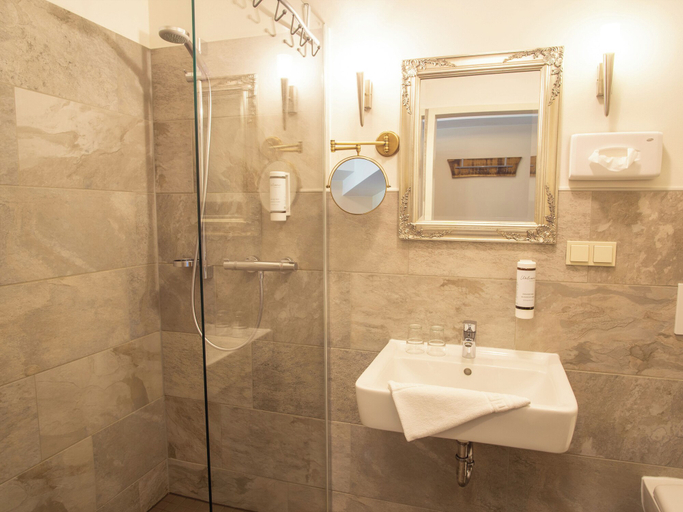 Bathroom 5, Hasseröder Burghotel, Harz