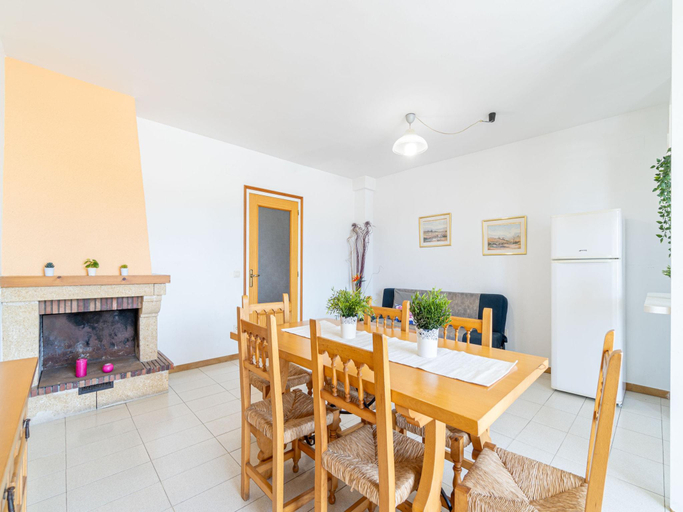 4, Apartment in Empuriabrava with Lake Views, Girona